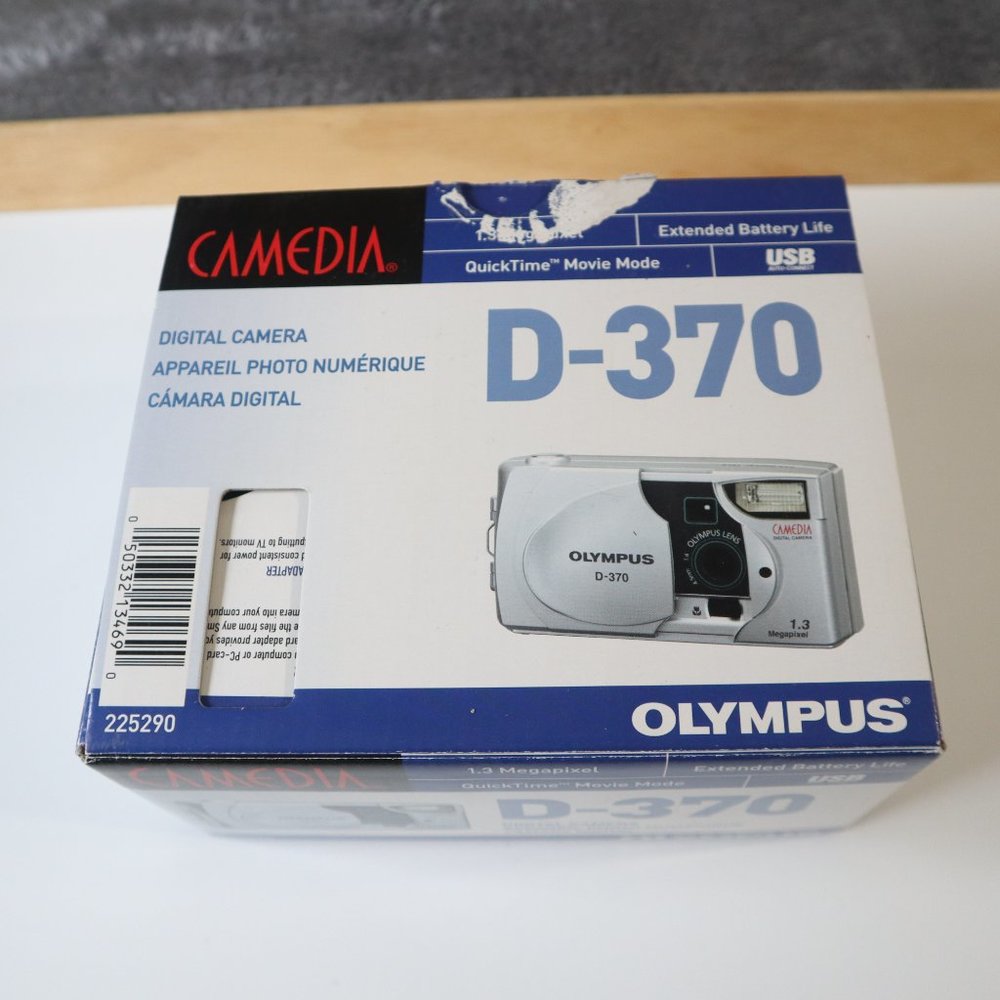 Throwback Olympus CAMEDIA D-370 1.3MP Digital Camera - Silver Vintage